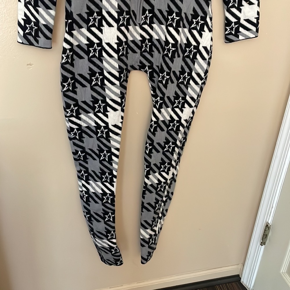 Perfect Moment Black and White Star Long Sleeve Marino Wool Base Layer - Picture 6 of 6